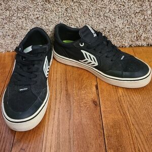 Cariuma Valley Sneaker